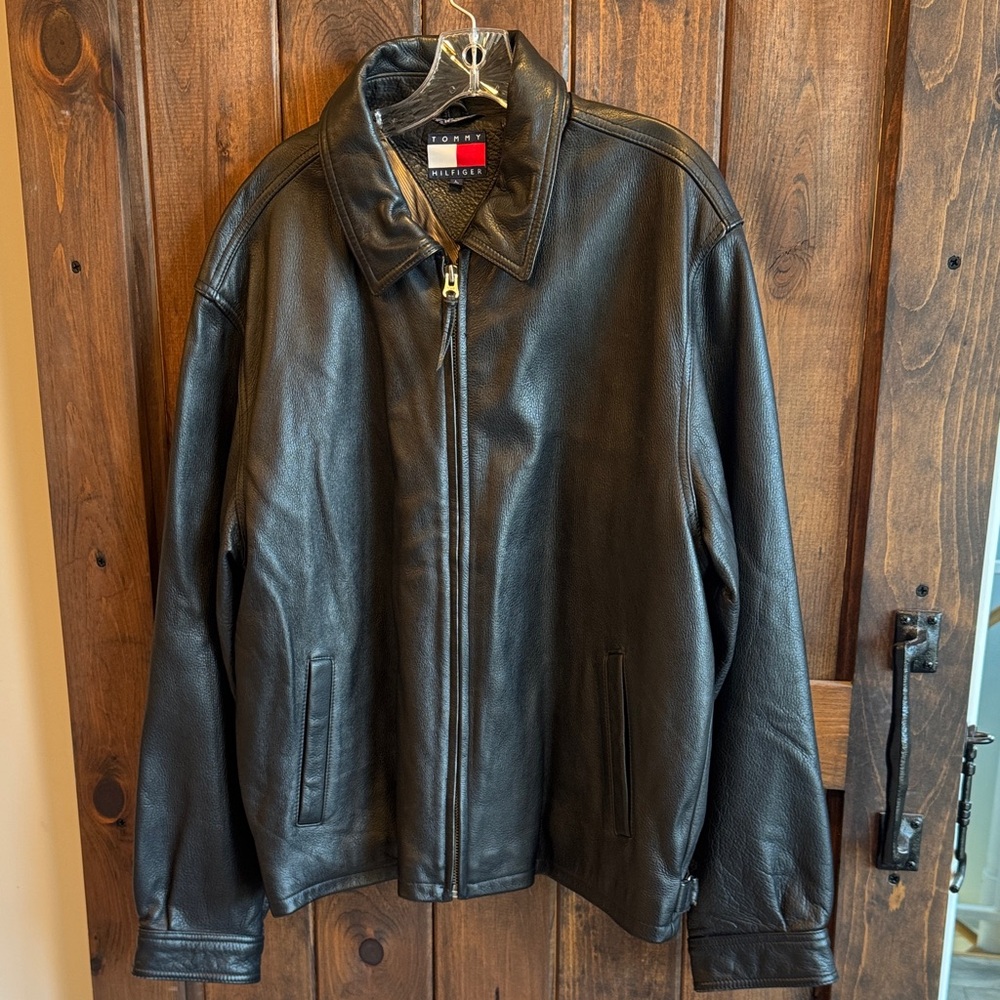 Men’s vintage 90s Tommy Hilfiger Black Leather Bomber Jacket size Large